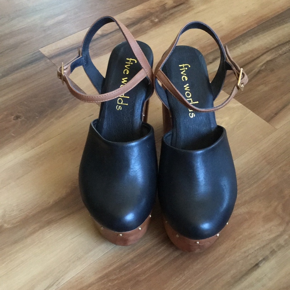 Five worlds clog